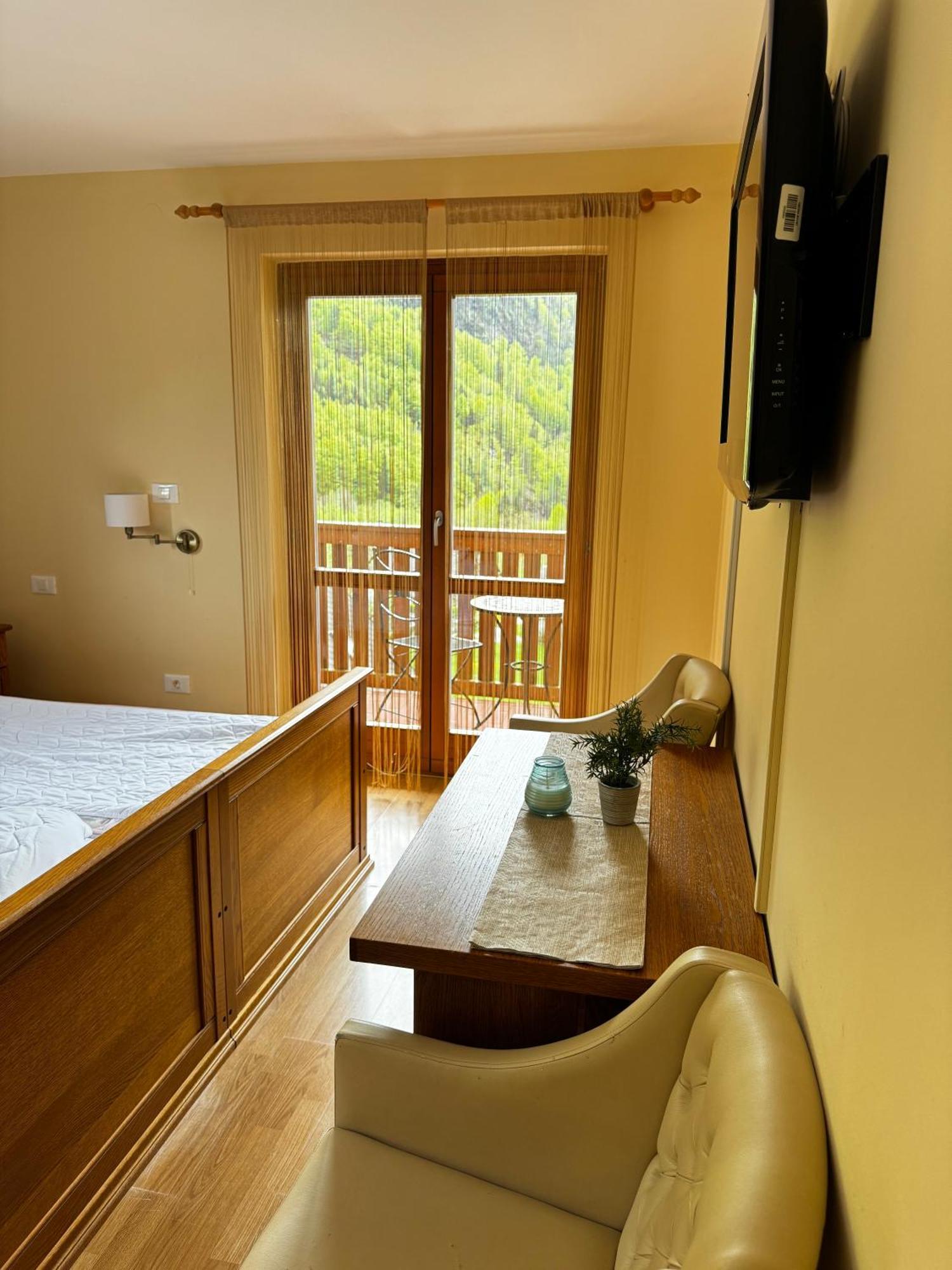 Hotel Alpine Log pod Mangartom Eksteriør bilde